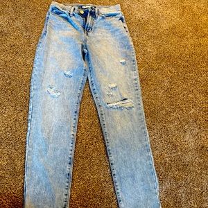 Light wash mom jeans